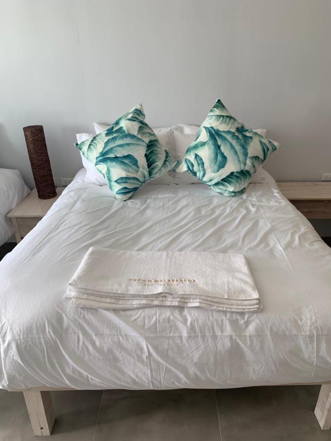 Crown Malapascua Hotel Kültér fotó