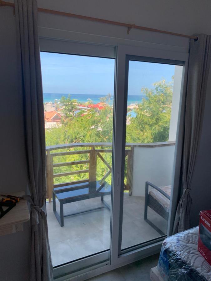 Crown Malapascua Hotel Kültér fotó