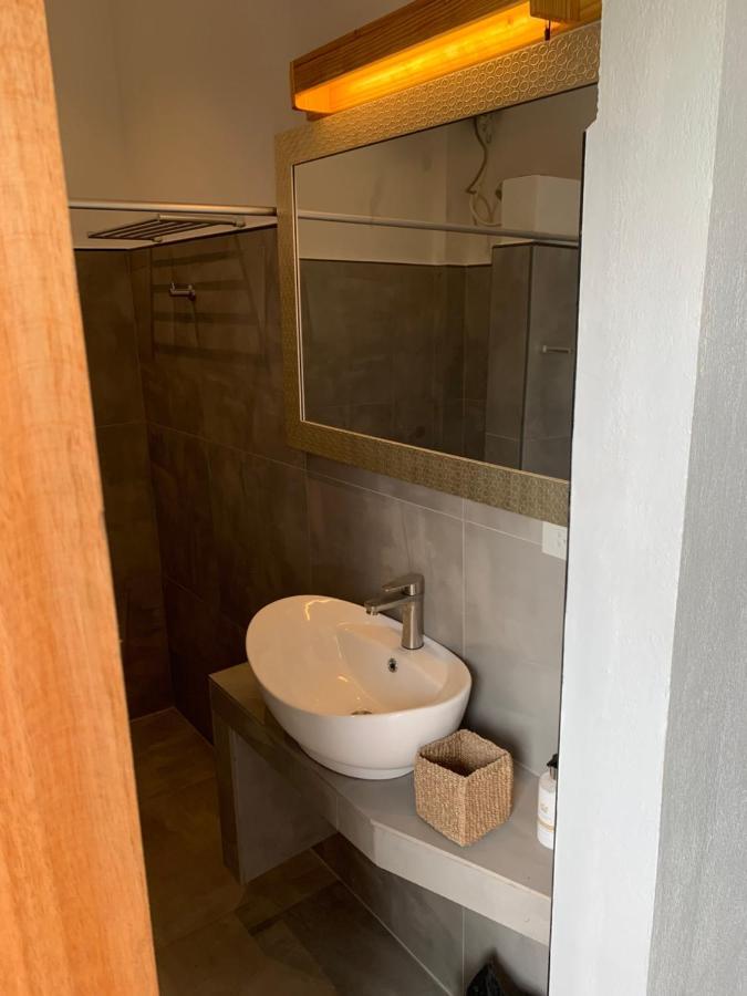 Crown Malapascua Hotel Kültér fotó
