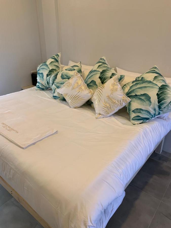 Crown Malapascua Hotel Kültér fotó