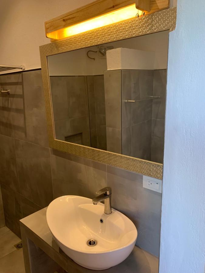 Crown Malapascua Hotel Kültér fotó