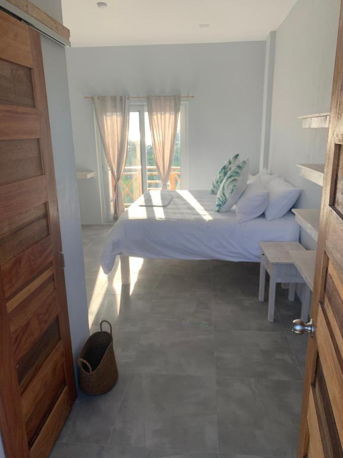 Crown Malapascua Hotel Kültér fotó